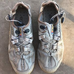 Salomon Womens hiking shoes